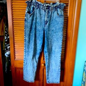 Plus size cinched waist mom jeans!